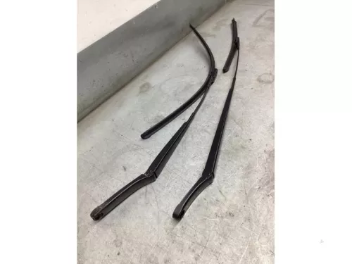 Ruitenwisserarm voor-8191011