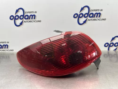 Achterlicht links-8323102