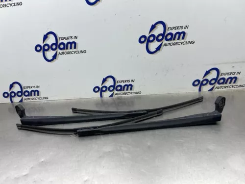 Ruitenwisserarm voor-8208536