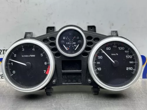 Kilometerteller KM-8372384