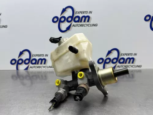 Hoofdremcilinder-8302981